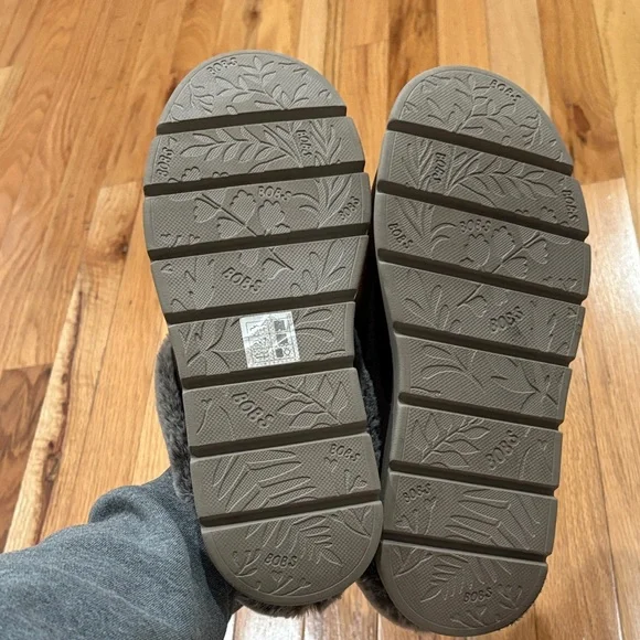 NWOT Bobs For Skechers Chocolate Faux Fur Slippers - Picture 8 of 9